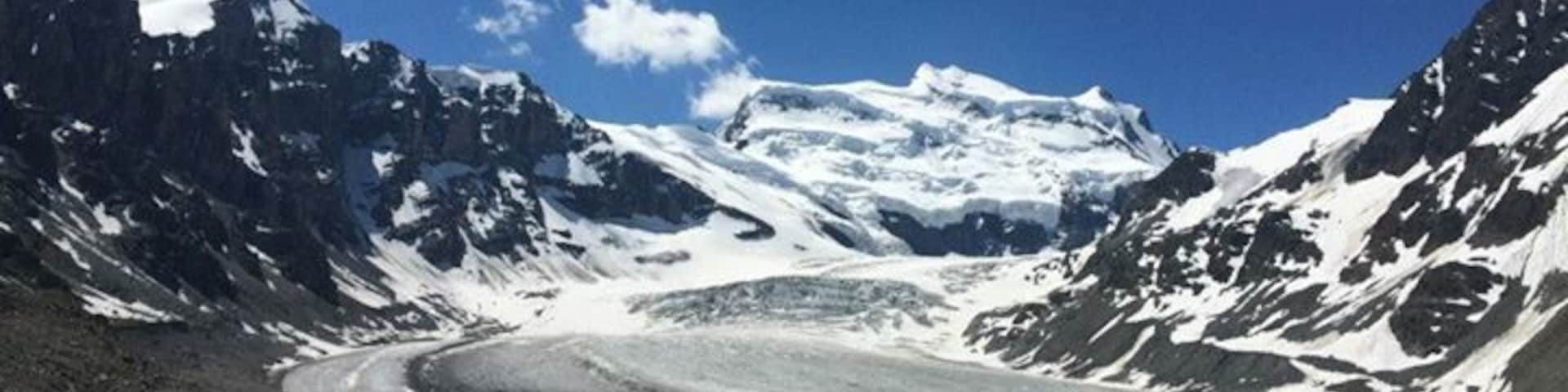 Glacier de Corbassiere, vu depuis la cabane de Panossiere dans le val de Bagnes, en Valais.
Can be reach from the cabane Brunet, but also climbing up from the Mauvoisin lake.
#Valais #Switzerland #Hiking #Switzerland #LifeatExpedia