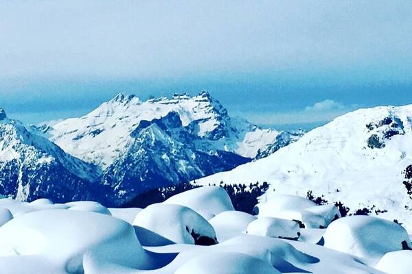 Its enormous ski area and varied terrain attracts skiers and snowboarders from around the globe and offers something for every level of skiers and snowboarder, from complete beginners to extreme freeride and professionals skiers as well as ski mountaineers. #LifeAtExpedia