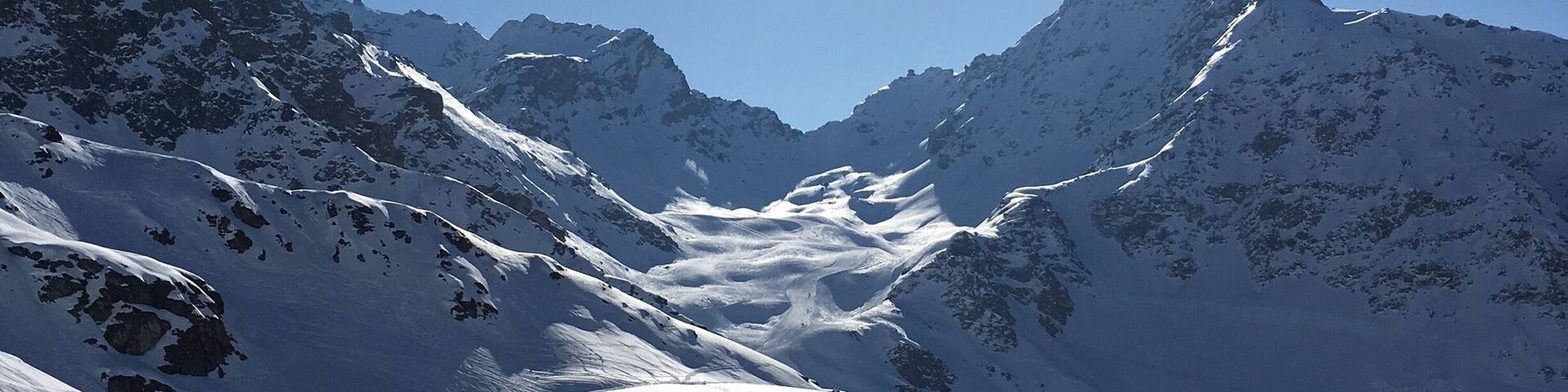First runs on a stunning day in Verbier, Winter 2016.
No better place to be, on a day like this, after fresh powder fell the night before!