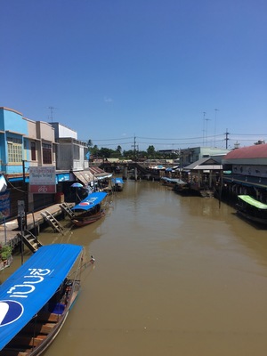 Where did the floating market go in Amphawa ?? ... 🤨