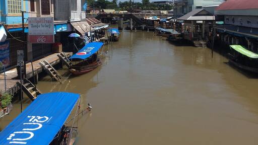 Where did the floating market go in Amphawa ?? ... 🤨
