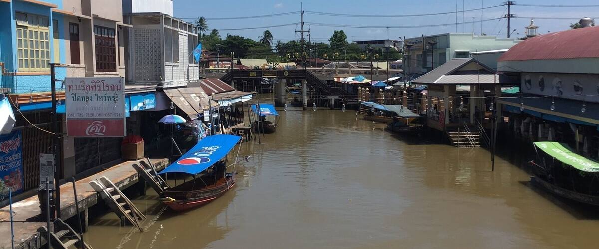 A canal with boats and buildings along the sides.