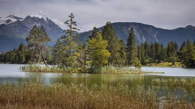 Small peaceful mountain lake; easily accessible !