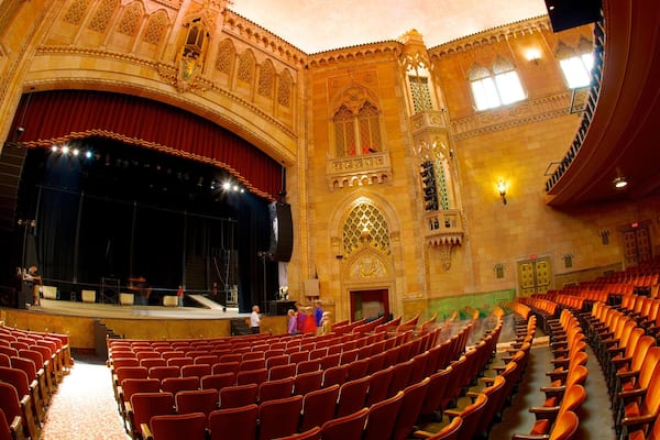 Hershey Theater caracterizando cenas de teatro, arquitetura de patrimônio e vistas internas