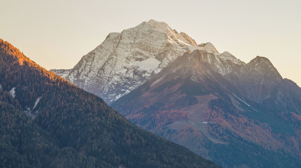 Warm sunset light hitting the snow kept mountains in the Alps. This is the view from Patsch to the 11er Ski resort.
#mountains #BvSMountains