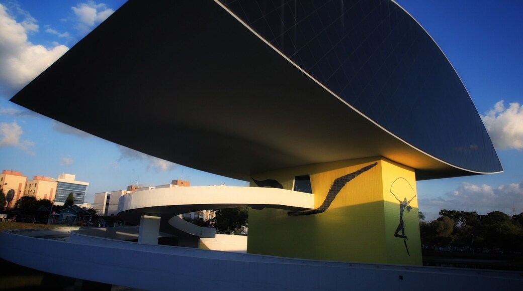 Designed by the renowned Brazilian modern architect Oscar Niemeyer, the Museu in Curitiba, Brazil houses many of his works. The gallery, which is also called the Museum of the Eye, was finished in 2002 when the architect was 95 years old.