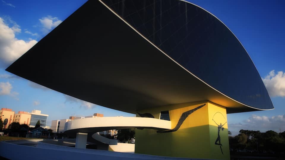 Designed by the renowned Brazilian modern architect Oscar Niemeyer, the Museu in Curitiba, Brazil houses many of his works. The gallery, which is also called the Museum of the Eye, was finished in 2002 when the architect was 95 years old.