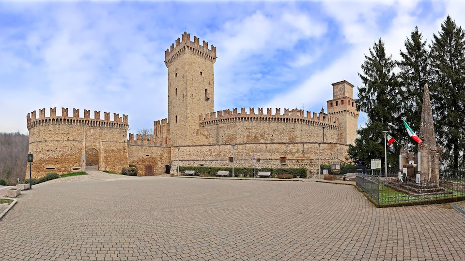 SQUARE OF THE MEDIEVAL VILLAGE OF VIGOLENO, PIACENZA