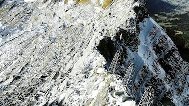 for us this was a finger snapping quick trip as we had to race against time. soon as we get to the top the rush around was well worth it-- fantastic panoramic
view :) with remains of snow from previous days and beaming sunshine.