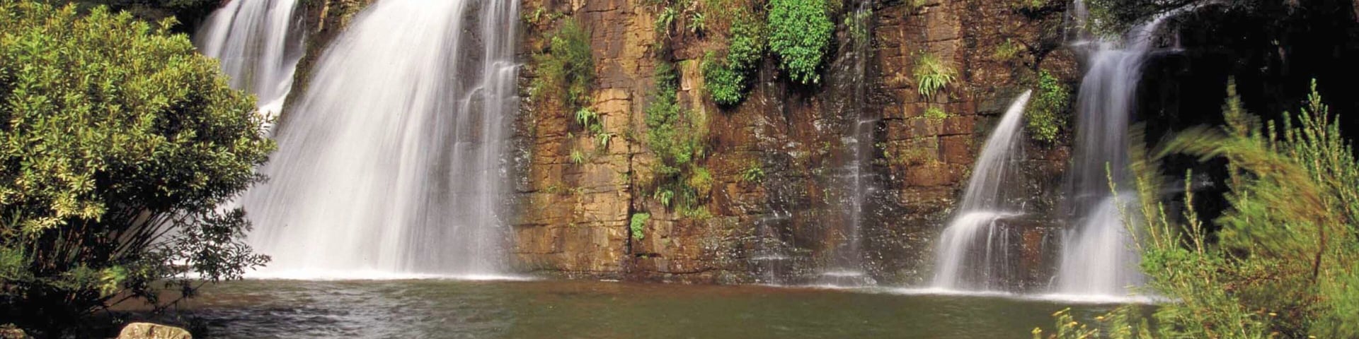 Graskop showing a cascade and landscape views