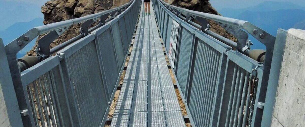 This bridge connects the peaks of two mountains and has a great view of the glacier around. At the end of it, there is a huge Swiss flag with a beautiful view.