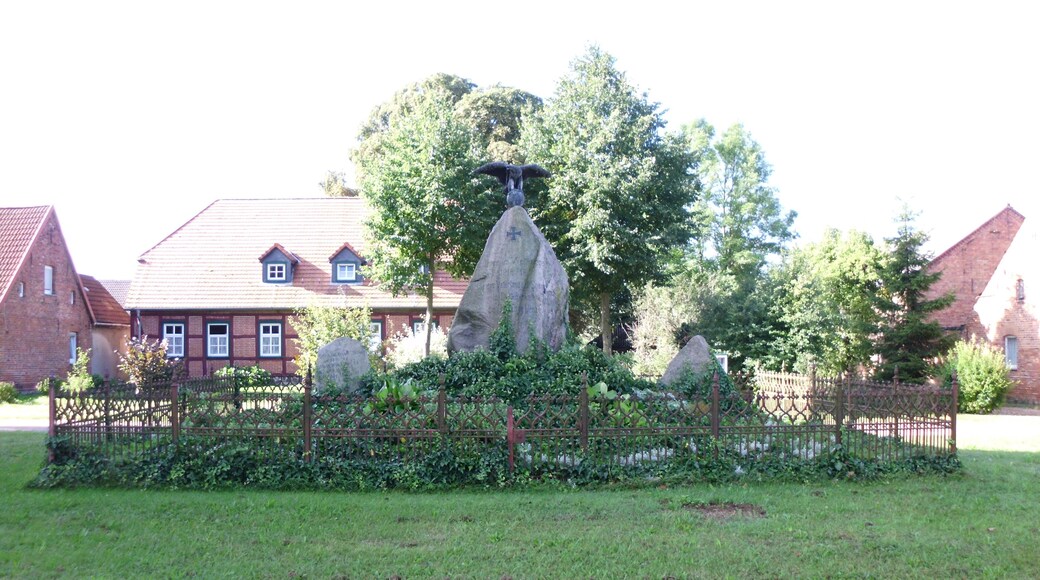 Mahnmal für die im Ersten Weltkrieg gefallenen Soldaten in Uenze, Plattenburg, Prignitz, Brandenburg