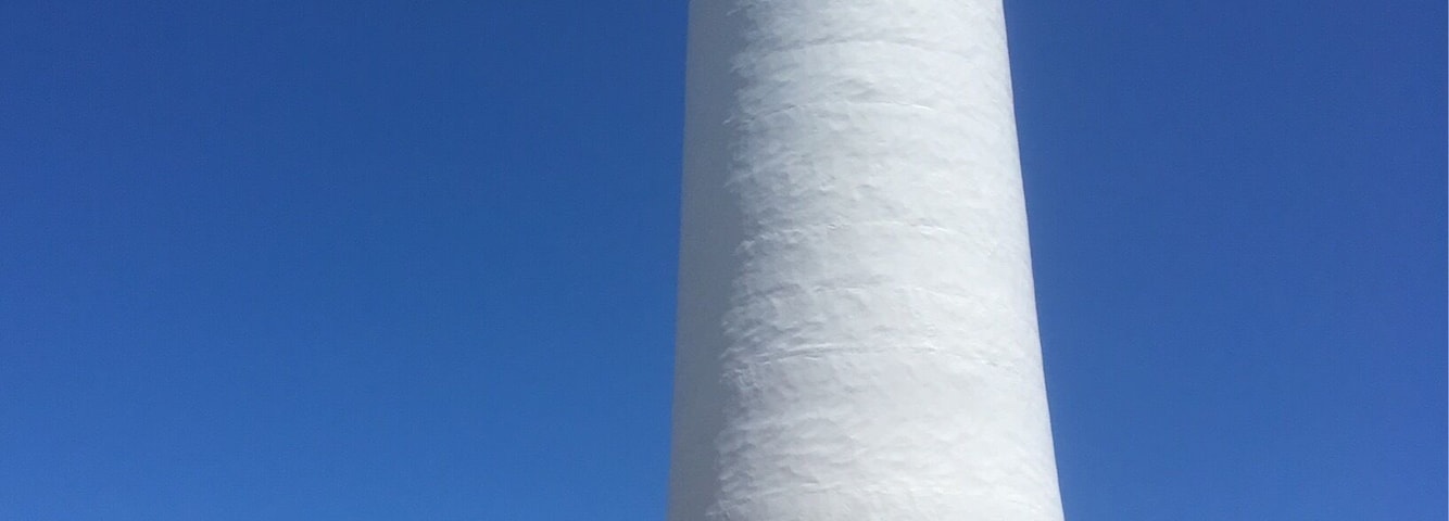 Just before the start of the great ocean road is a little drive up to this lighthouse. Worth it he detour to have a look around and see the sights from the viewing areas provided. There’s also free parking nearby and a quirky little cafe and gift shop. #greatoceanroad #australia