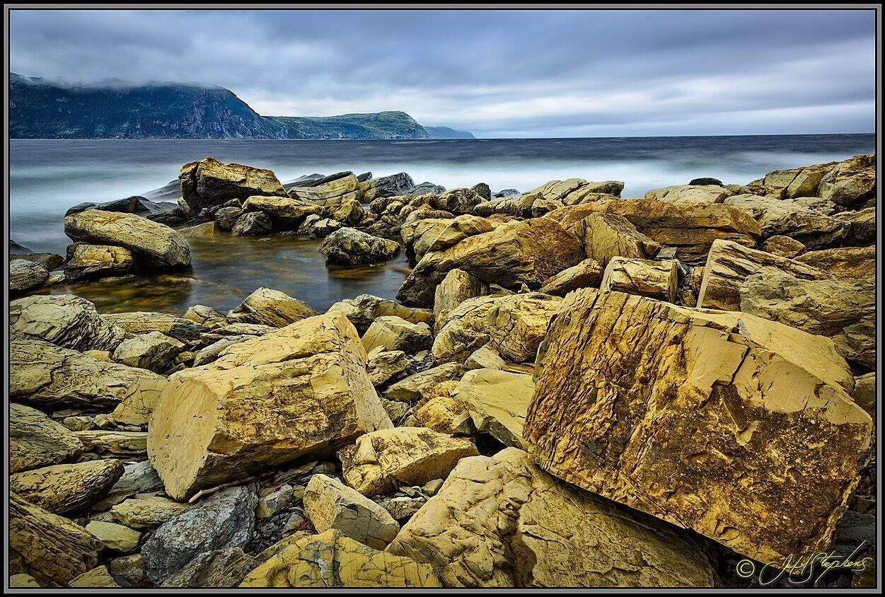 I read somewhere that this area is called Yellow Rocks. One of the hiking trails at Lobster Cove Head Lighthouse leads down to this area. Think low tide if you want to see these. #Hiking