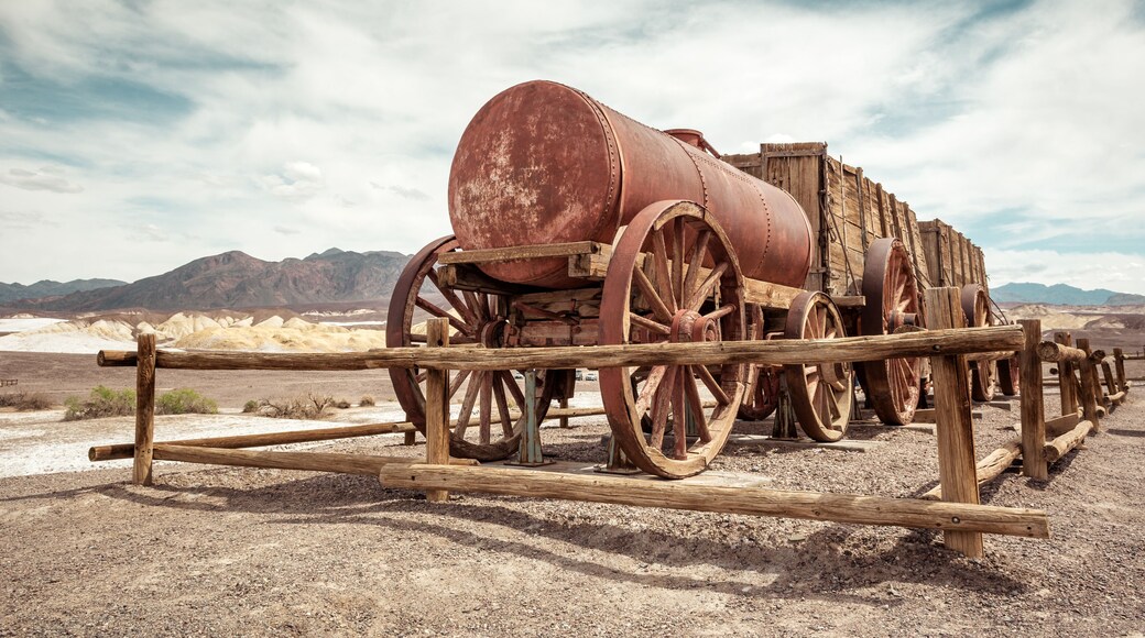 Historic wagon that was used in mining and transferring the borax from Death Valley to the Mojave by the twenty mule team. California, USA