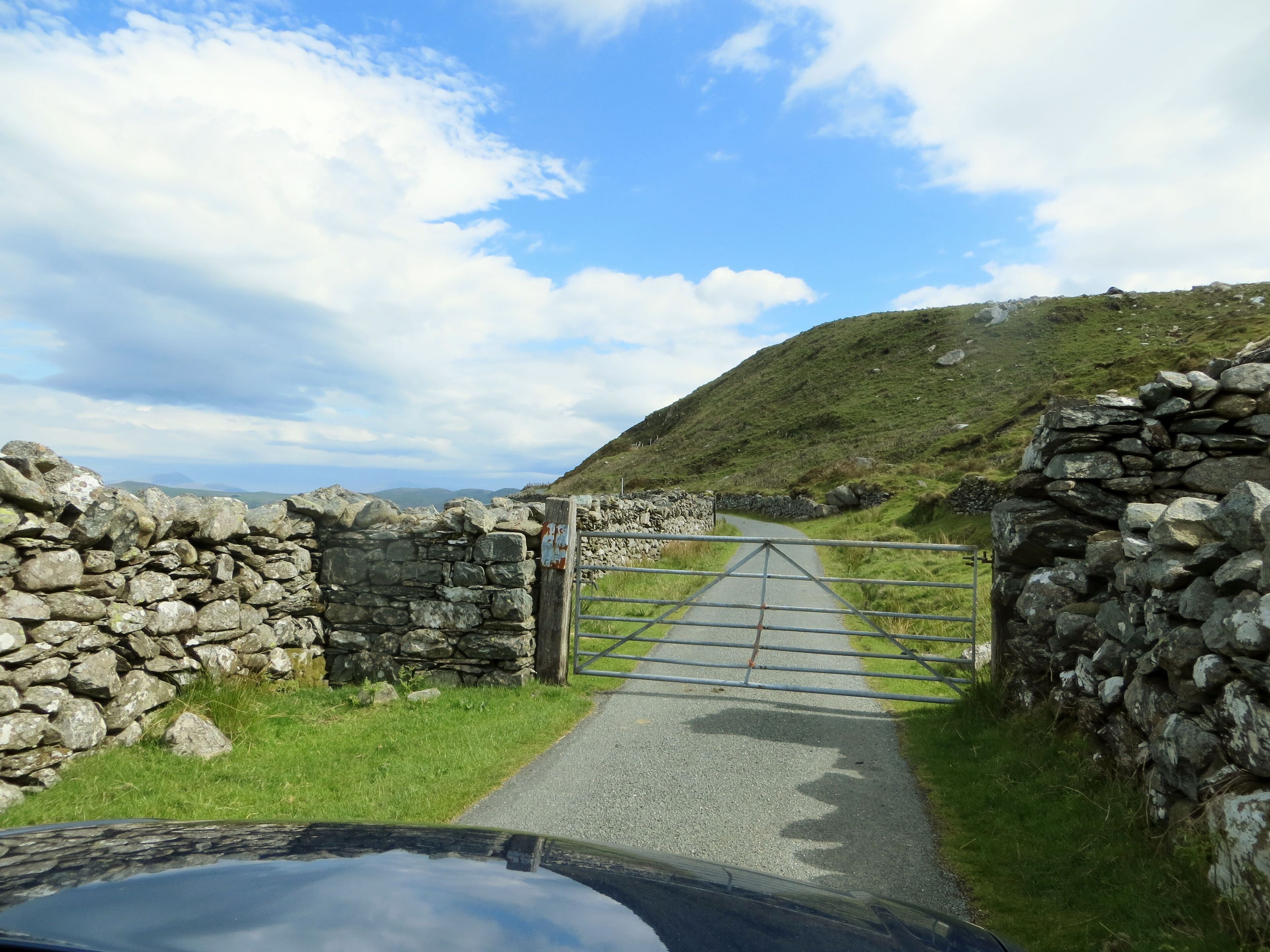 Gated road - Snowdonia - May 2013