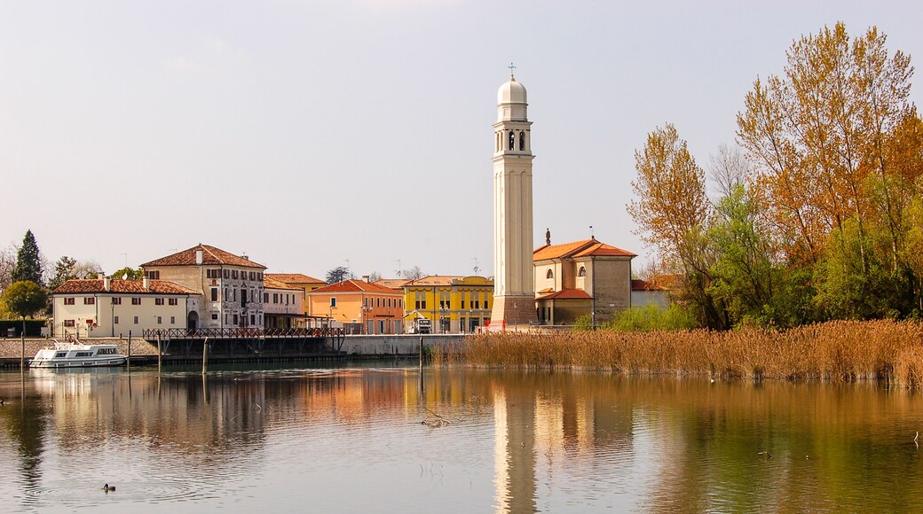 Parrocchia di San Teonisto e Compagni Martiri - uno Chiesa de campile - Church with bell tower - Casier in the Provinica de Treviso area, Italy