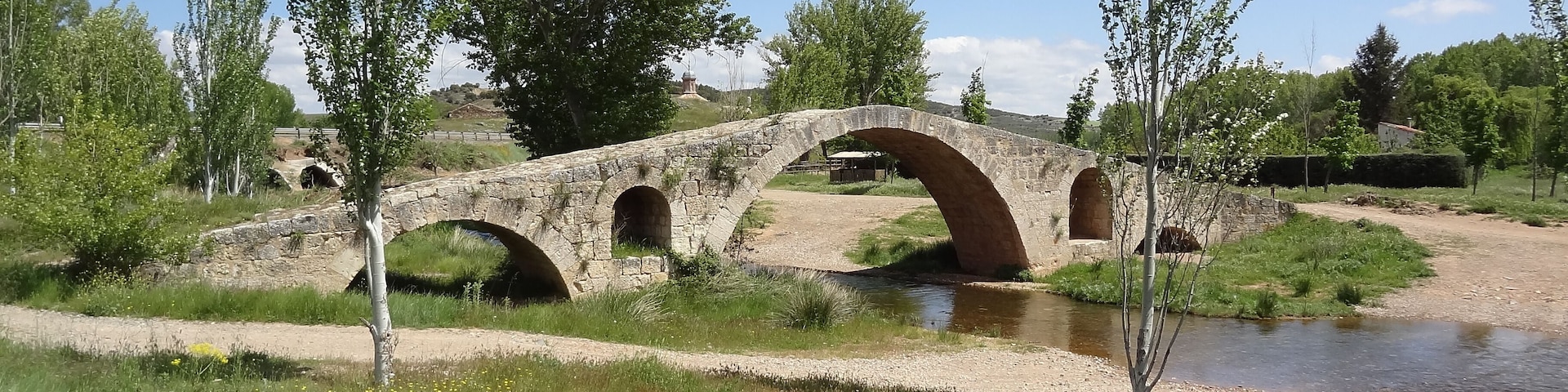 Imagen del puente romano de Luco de Jiloca en Teruel sobre el río Pancrudo