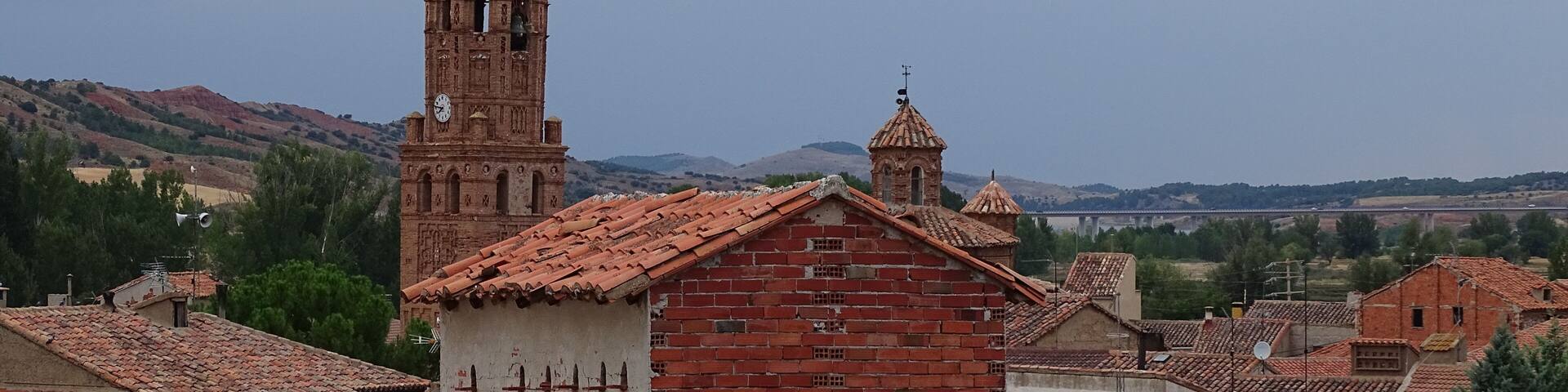 torre mudejar corredor del jiloca vista de iglesia y palomar navarrete del rio calamocha teruel aragon españa