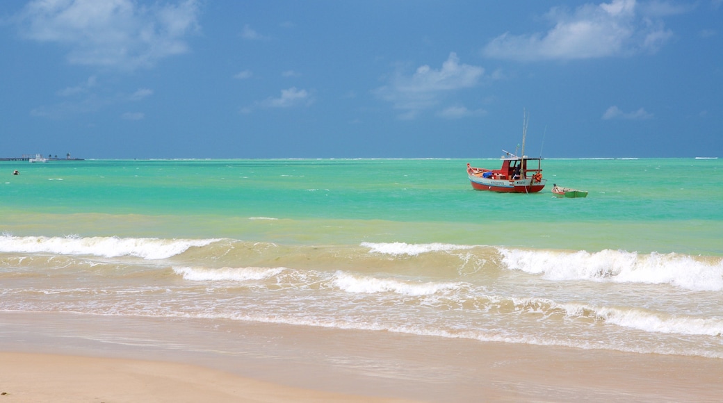 Pajucara Beach which includes boating, fishing and a beach