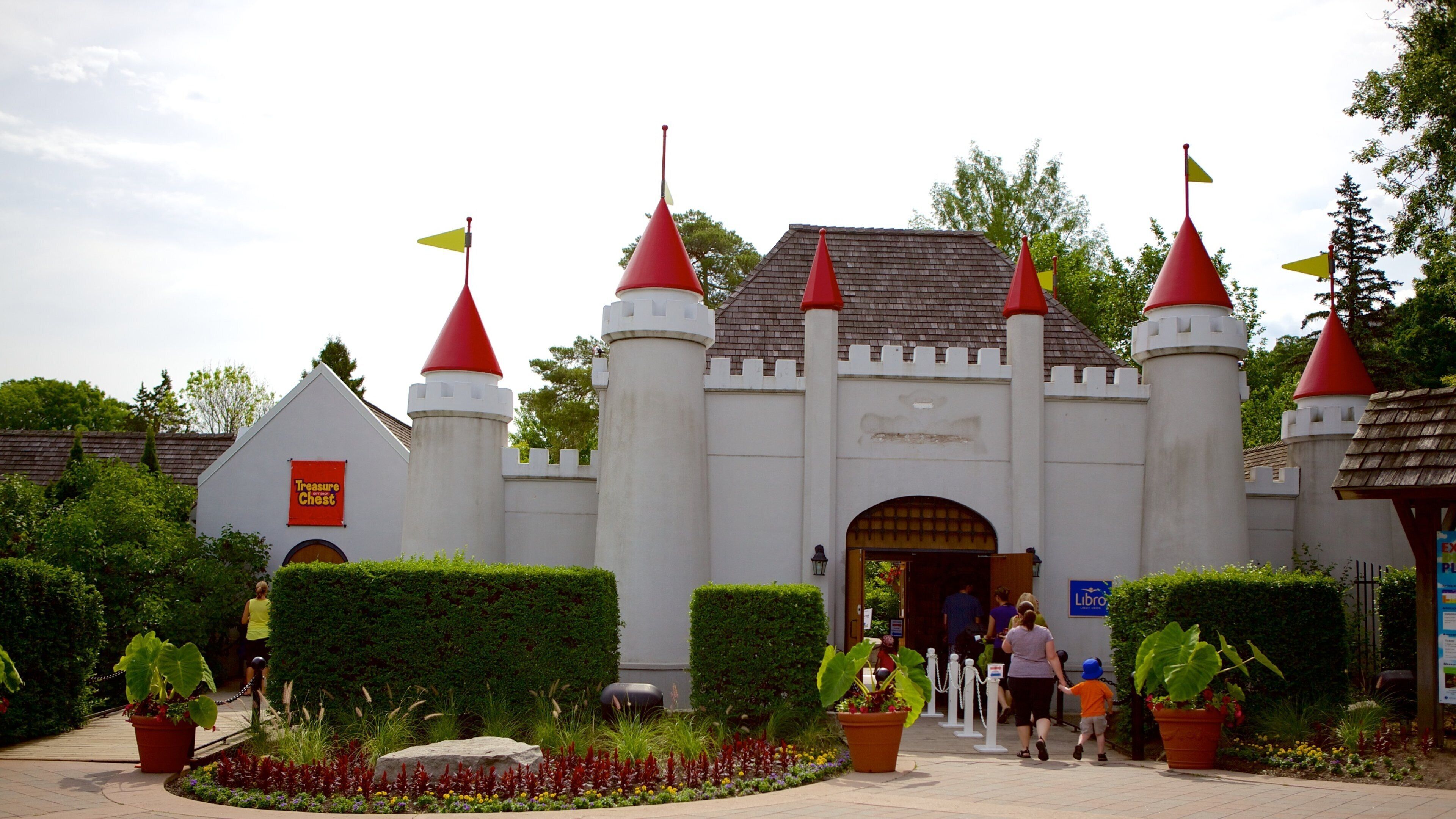 Storybook Gardens which includes château or palace