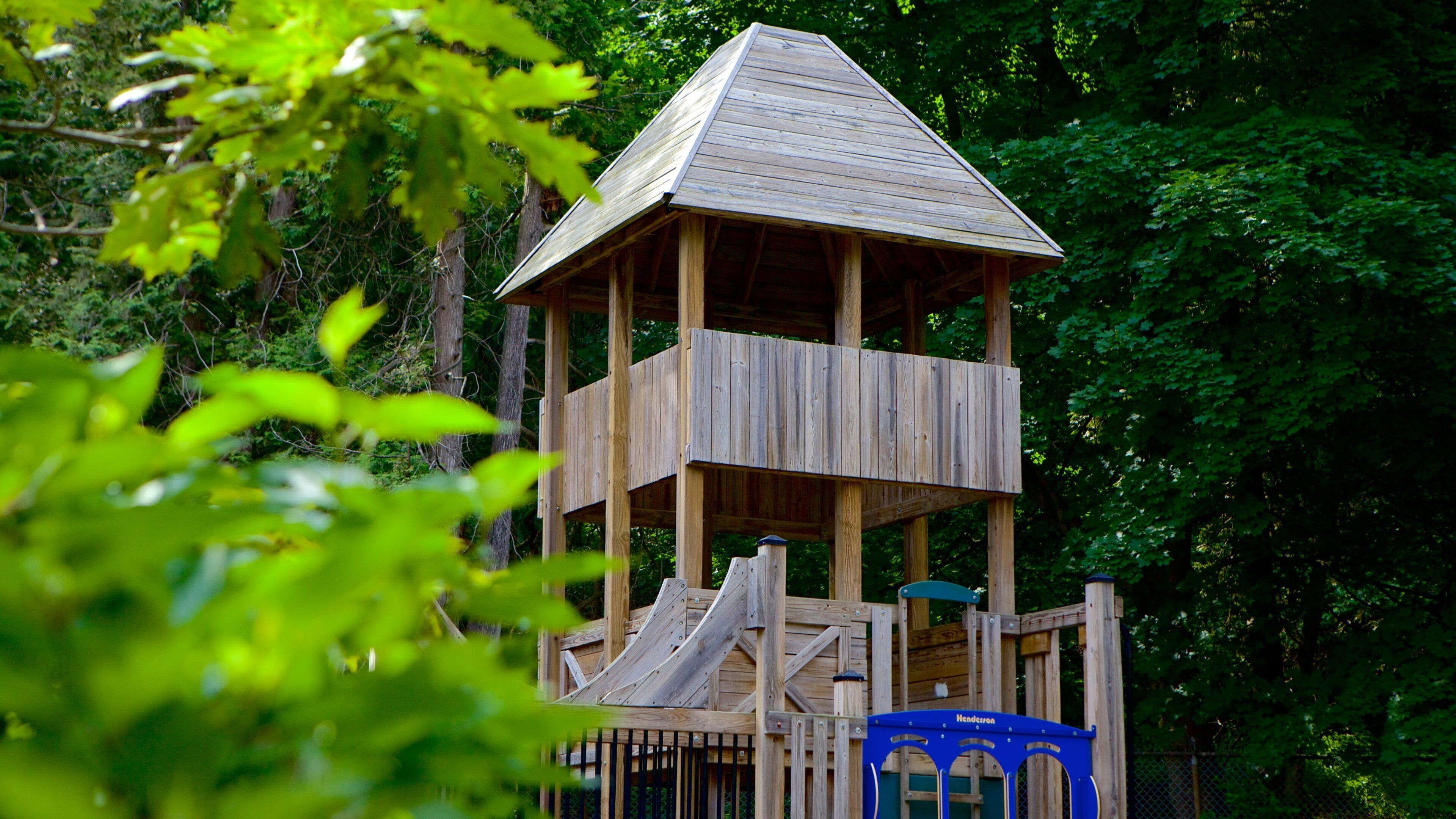 Storybook Gardens som omfatter en legeplads