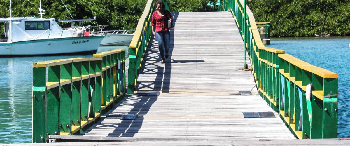 Isla de Providencia, historically Old Providence, and generally known as Providencia, is a mountainous Caribbean island part of the Colombian department of Archipelago of San Andrés, Providencia and Santa Catalina and the municipality of Providencia and Santa Catalina Islands, lying midway between Costa Rica and Jamaica.
Here Santa Catalina a small satellite island close off its northern end.