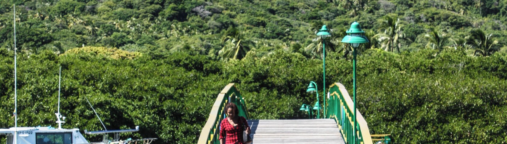 Isla de Providencia, historically Old Providence, and generally known as Providencia, is a mountainous Caribbean island part of the Colombian department of Archipelago of San Andrés, Providencia and Santa Catalina and the municipality of Providencia and Santa Catalina Islands, lying midway between Costa Rica and Jamaica.
Here Santa Catalina a small satellite island close off its northern end.