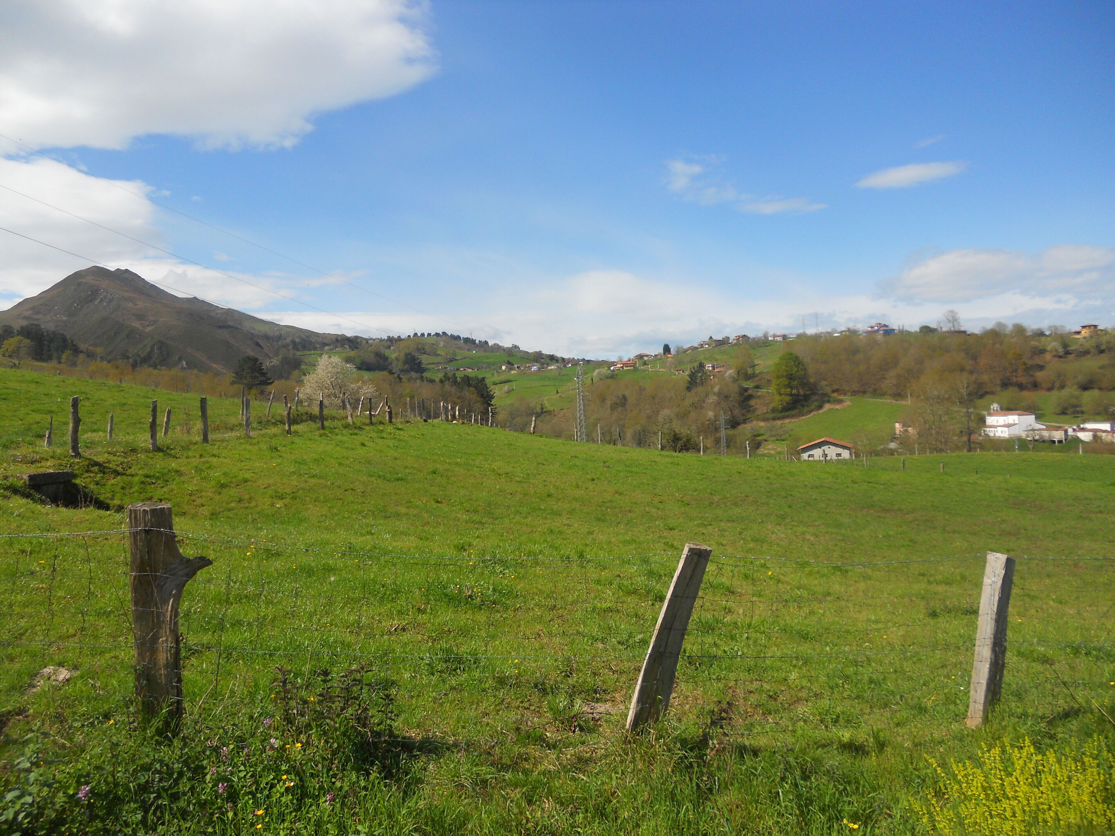 Cuesta de Bodes y parroquia de Viabañu .