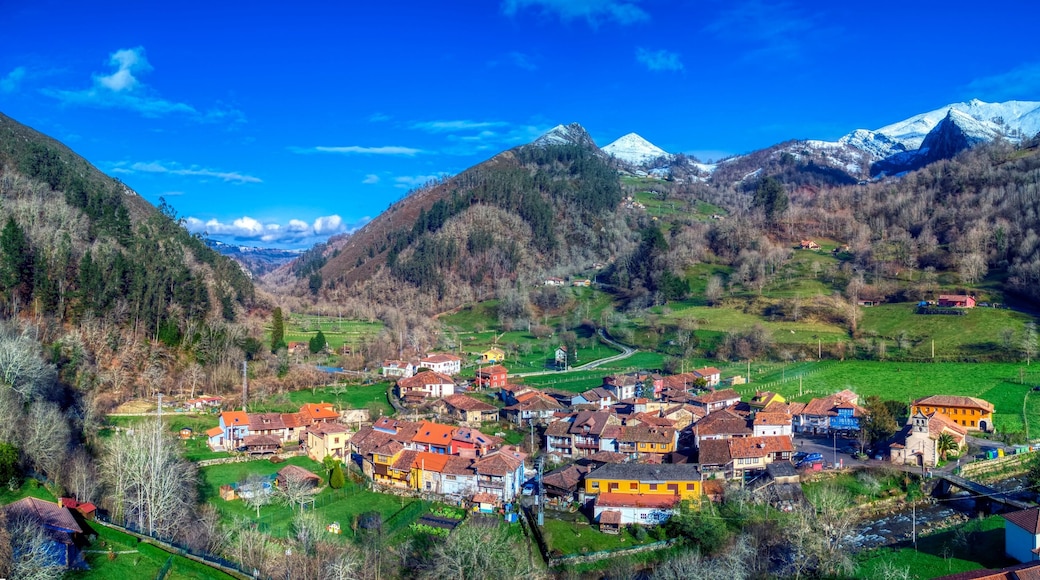 Beautiful cottages in Northern Spain. Espinaredo, Asturias. Spain