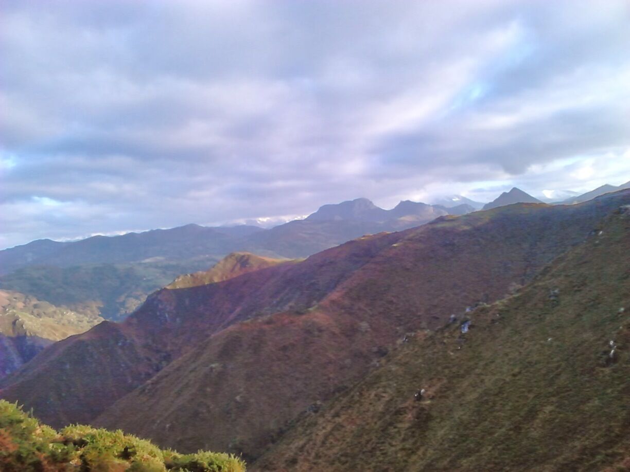 This is a great route to walk in Asturias. To be honest, I love all the routes here. This is a place where there's no people. It has a great view and I would recommend to pack a picknick and sit down on the top of a mountain. If you're quiet you have great opportunities to see alot of animals. 