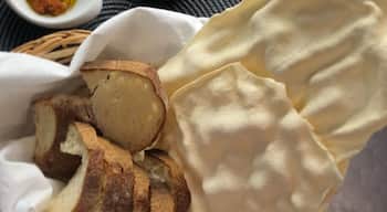 Couvert de pães no Bistrô