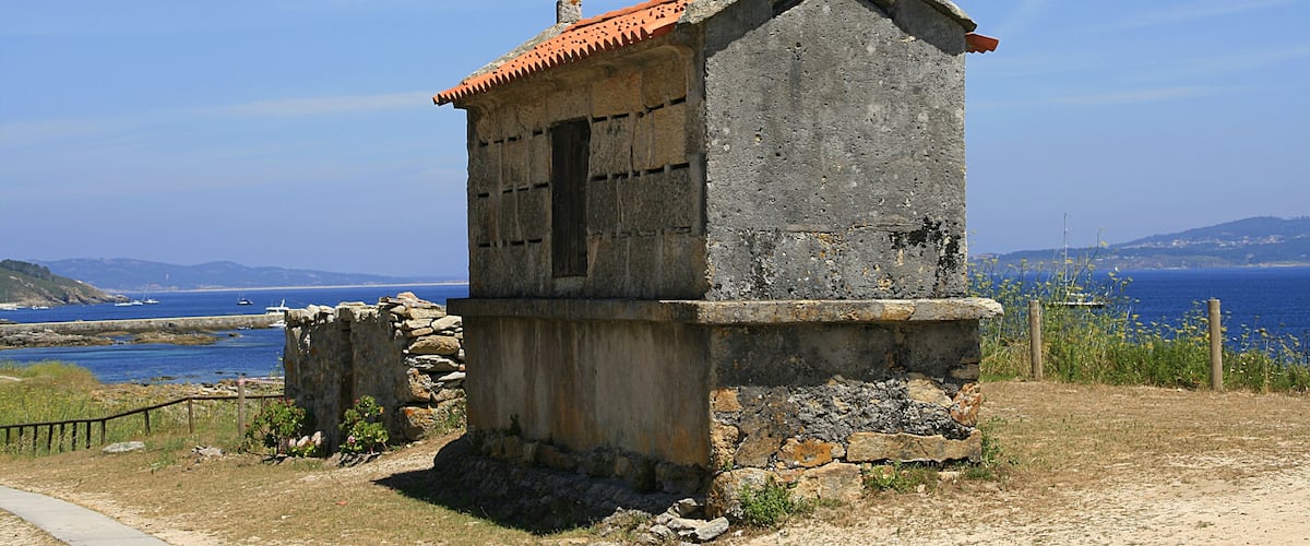 Hórreo na illa de Ons