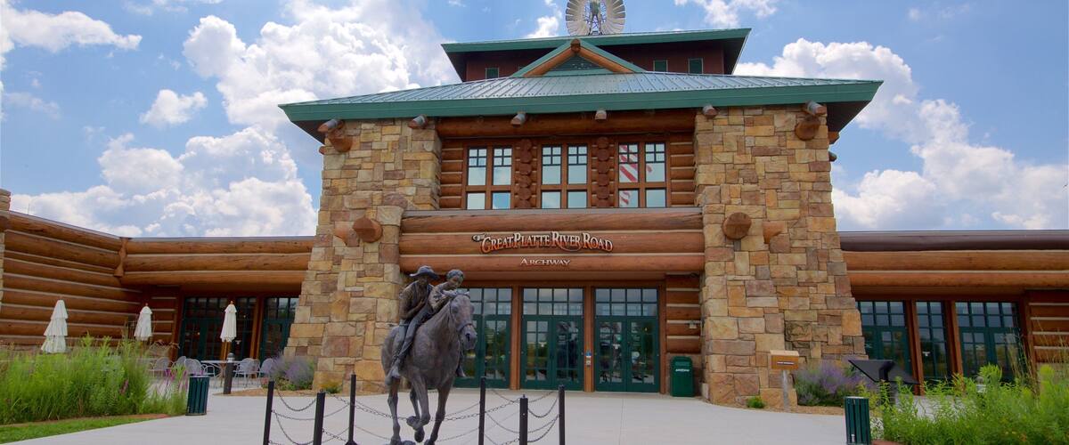 Great Platte River Road Archway fasiliteter samt statue eller skulptur