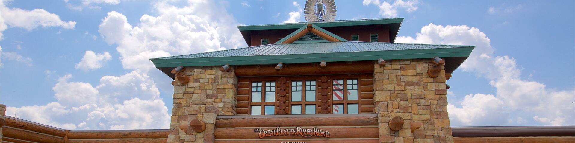 Great Platte River Road Archway featuring a statue or sculpture