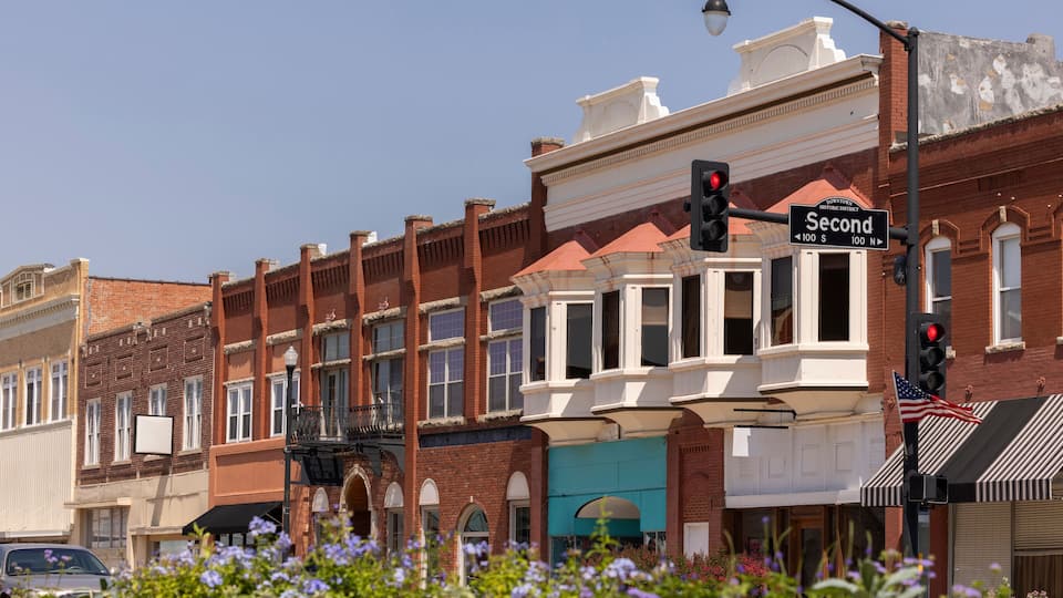 A street corner with historic buildings, a traffic light, and a 'Second' street sign.