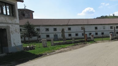 Abadía de Lebanza, en La Pernía (Palencia, España). Vista Panorámica desde la entrada principal