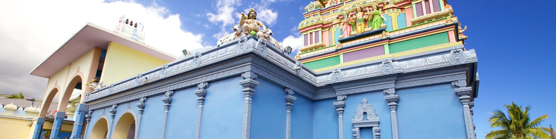 Saint-Paul showing a temple or place of worship