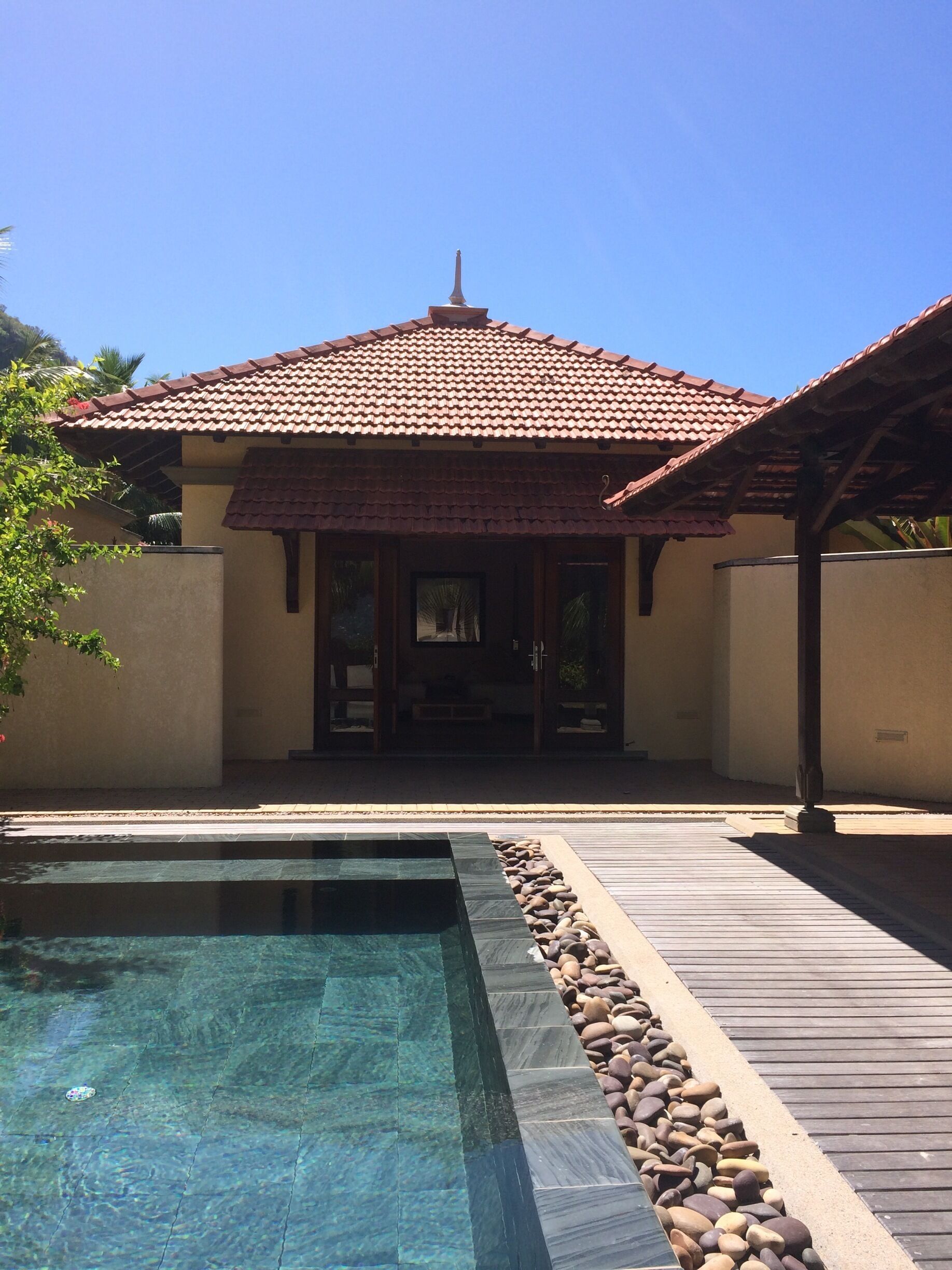 The right amount of aqua, brown and blue... And sunshine, loads of it.