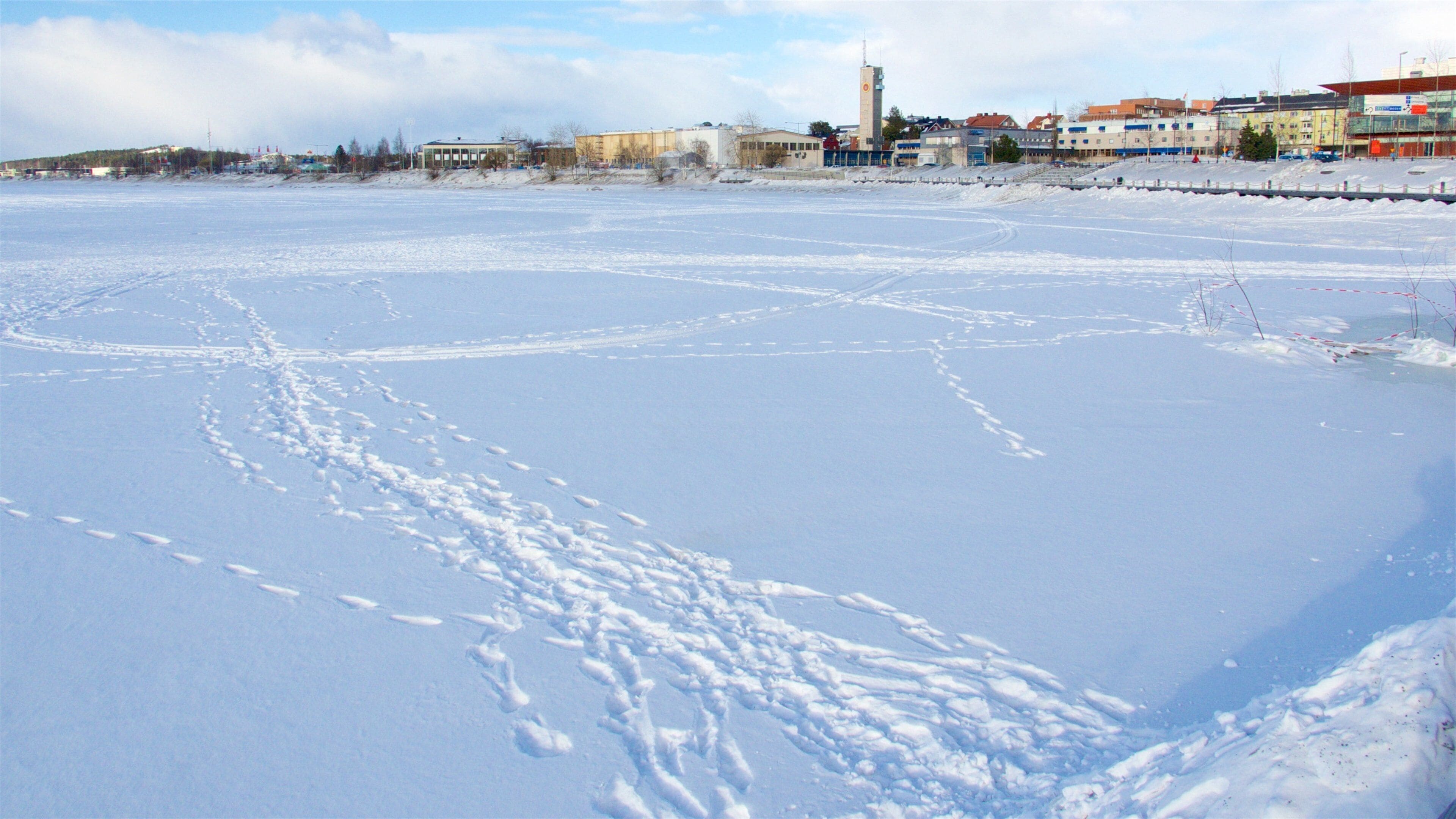 <h2>Top places to stay near the water</h2>