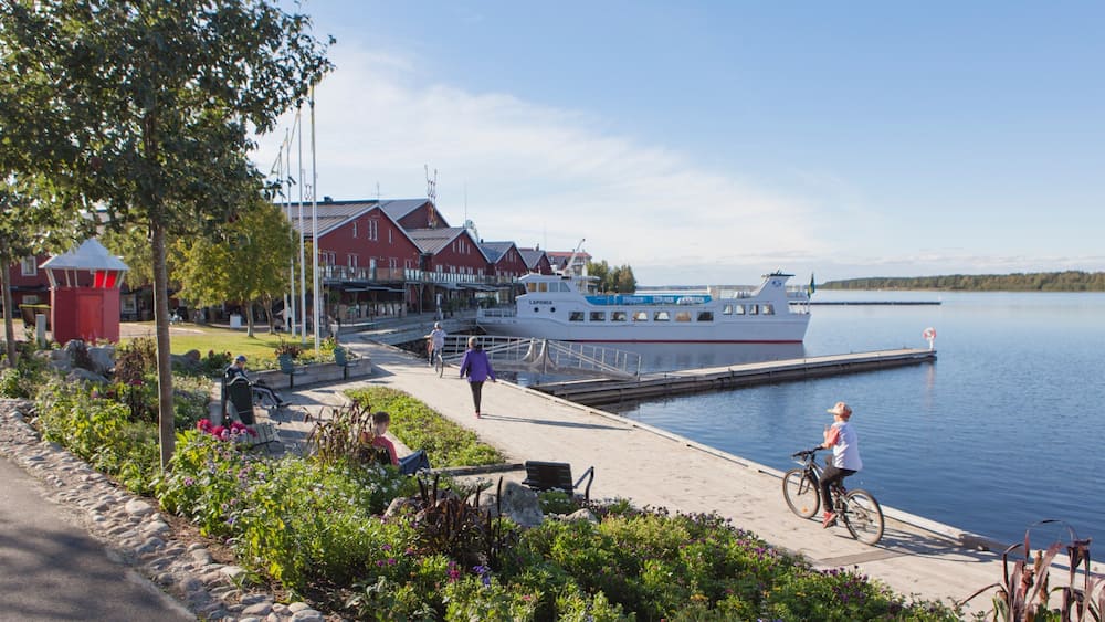LuleÄ welches beinhaltet Bucht oder Hafen und Garten