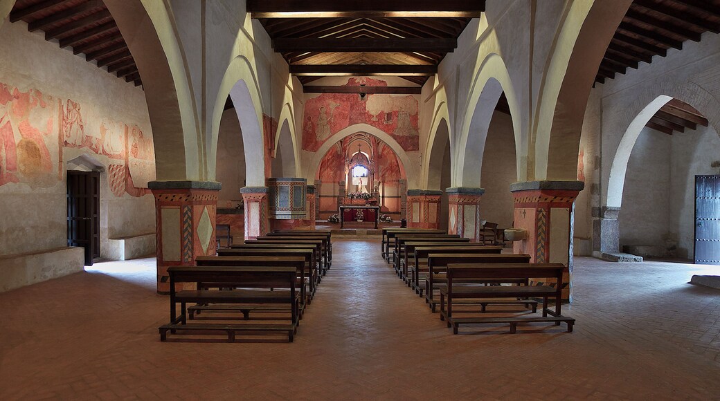 También conocida como Ermita de San Mamés. Arquitectura gótico-mudéjar (ss. XIII-XIV) en la sierra de los Picos de Aroche.