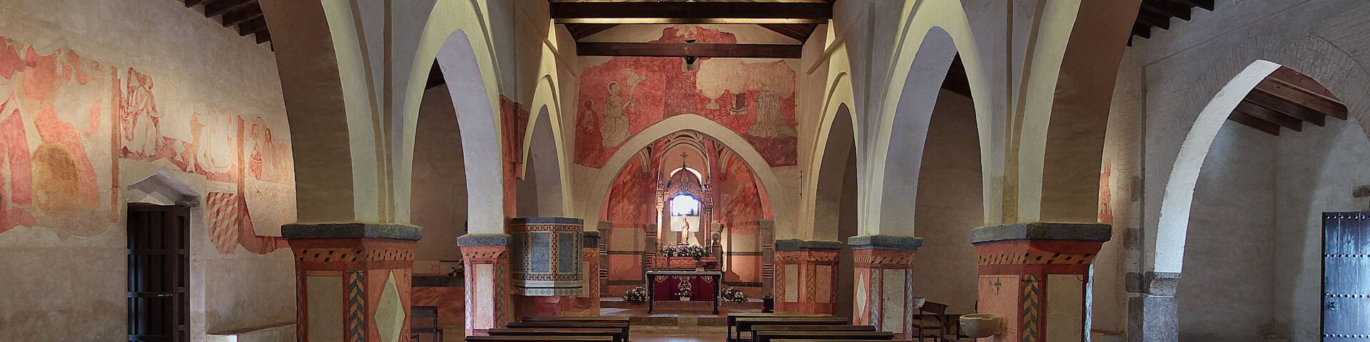 También conocida como Ermita de San Mamés. Arquitectura gótico-mudéjar (ss. XIII-XIV) en la sierra de los Picos de Aroche.