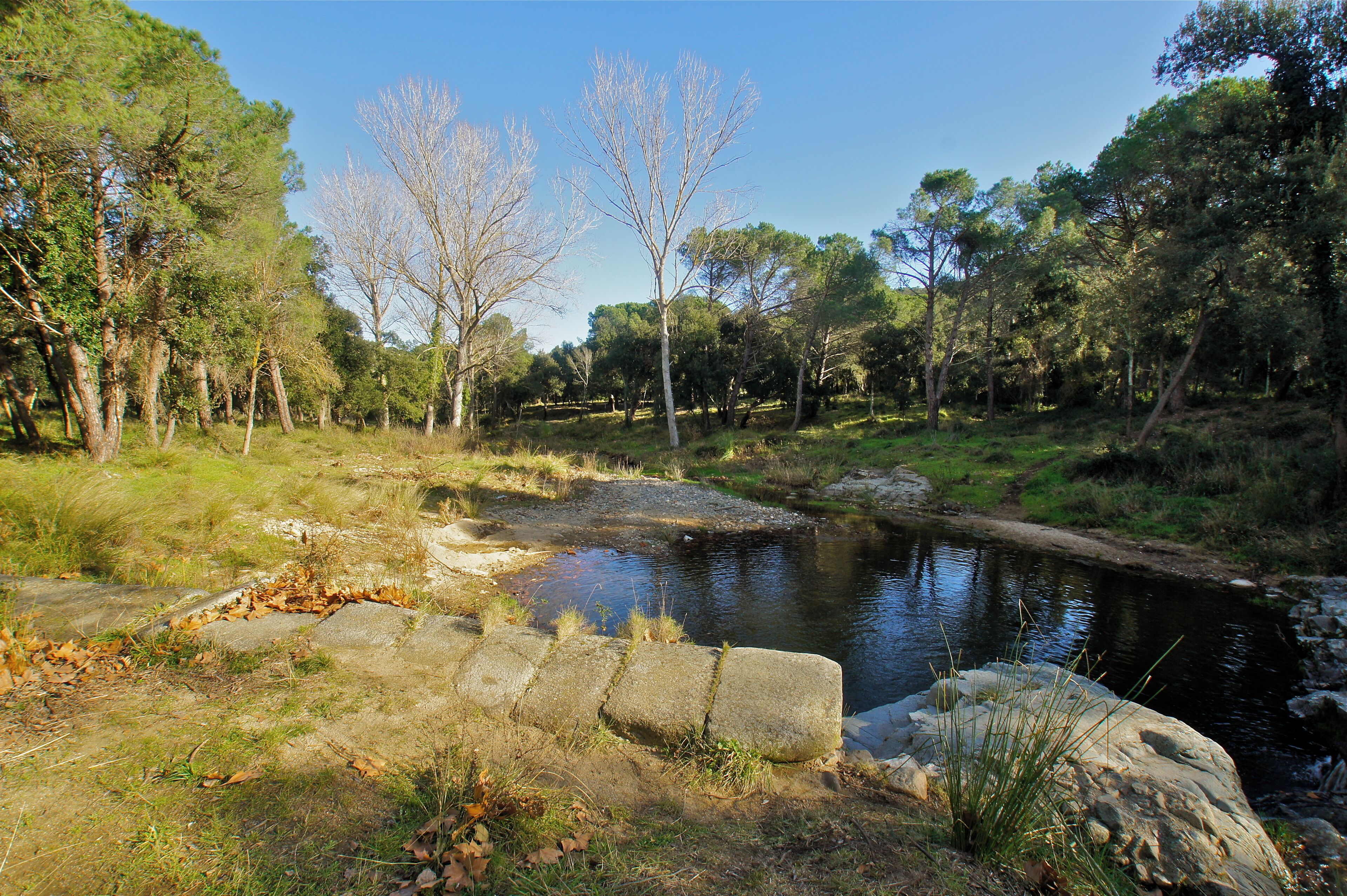 Calonge, Catalonia: Ruins of the dam of the Molí de les Roques downstream
