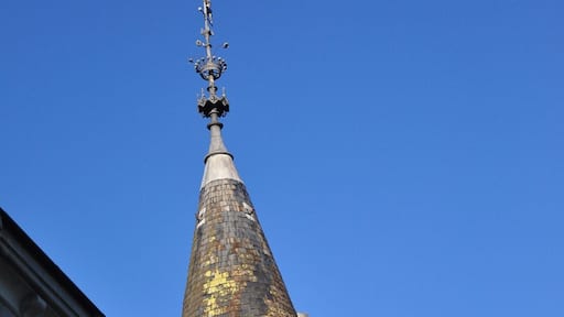 We thought there must be something wrong with this place - it looked fantastic online but it was cheap and we were able to book it quite late. It really was as great as it looked, but only a couple of rooms were booked the night we stayed - in peak season. Why isn't there more demand for this sort of place? The owner's family had owned it for centuries but he was struggling to keep it in business.