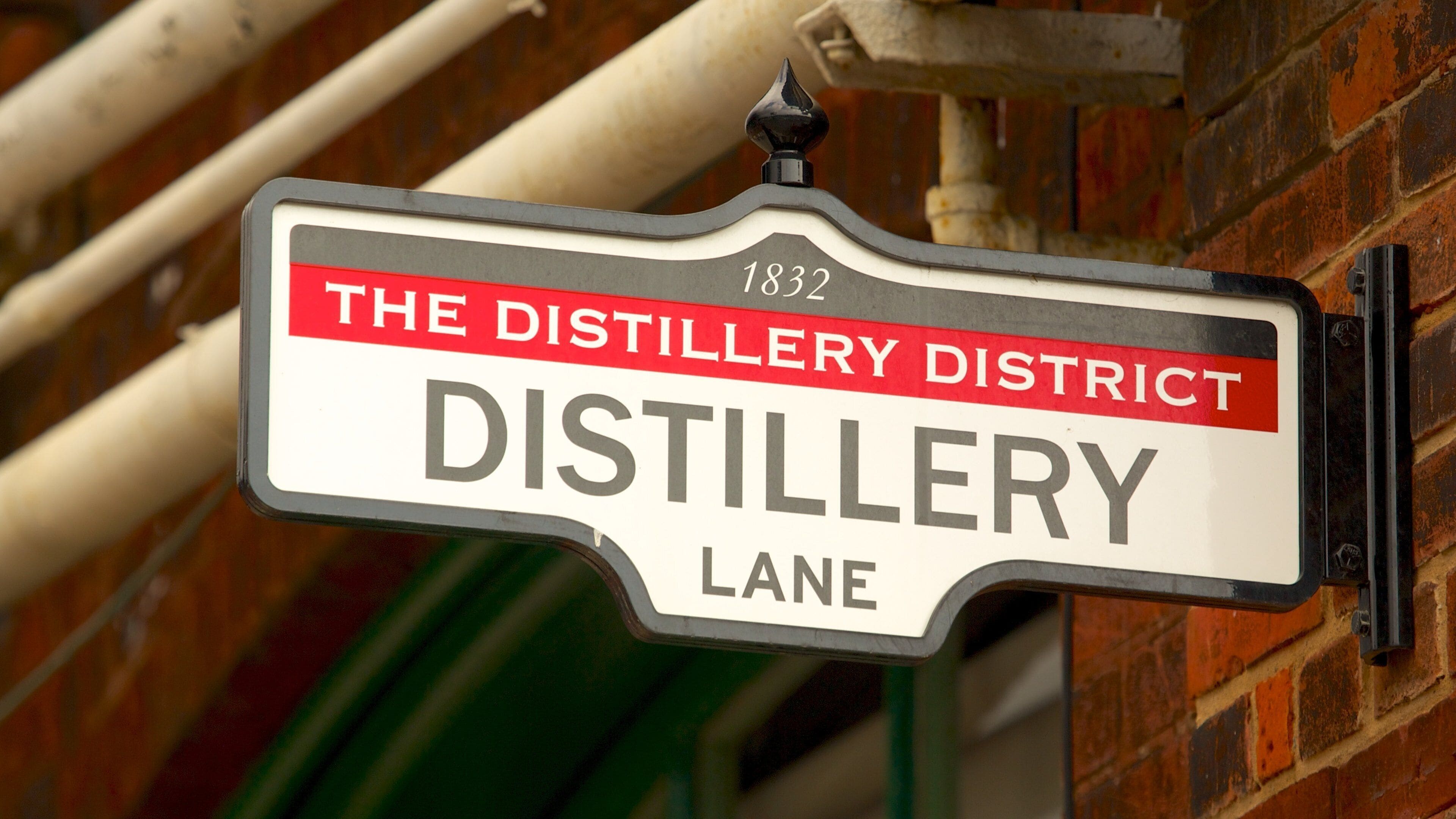 Quartier historique de la distillerie mettant en vedette signalisation