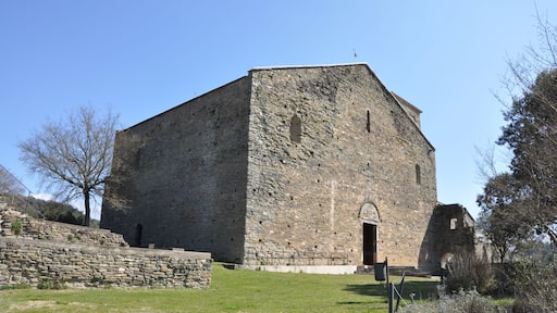 Les masies de Roda. Sant Pere de Casserres monastery. Church. 11th C. en.wikipedia.org/wiki/Sant_Pere_de_Casserres