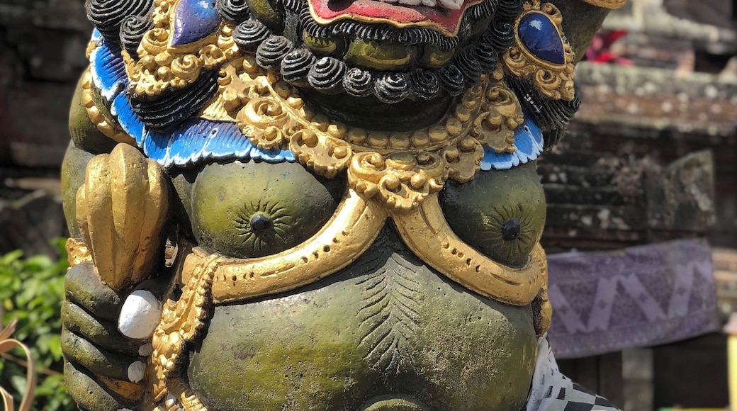 Remember to bring your sarong here, compulsory to wear. Entrance fee 35k rupiah. Rental of Sarong and sash 25k rupiah