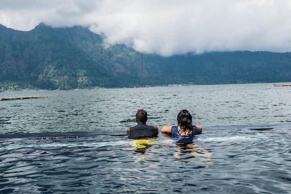 From waterfalls to beaches and volcanoes to hotsprings, Bali is a traveller's dream come true. #batur #baturnaturalhotspring #bali #wonderfulindonesia