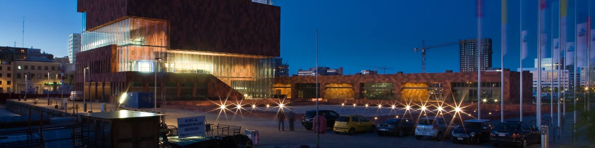 Museum aan de Stroom welches beinhaltet moderne Architektur und bei Nacht
